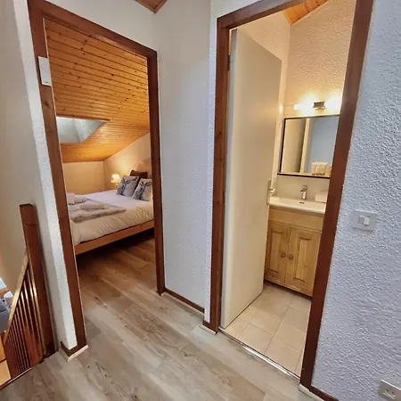 Apartment Duplex Aux Pieds 4 Pers Avec Parking A Meribel - Fr-1-688-102 *